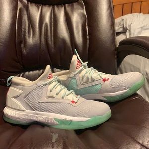 DAMIAN LILLARD ADIDAS 2: PDX CARPET. LIMITED RELEASE. MEN’S SIZE 11.5